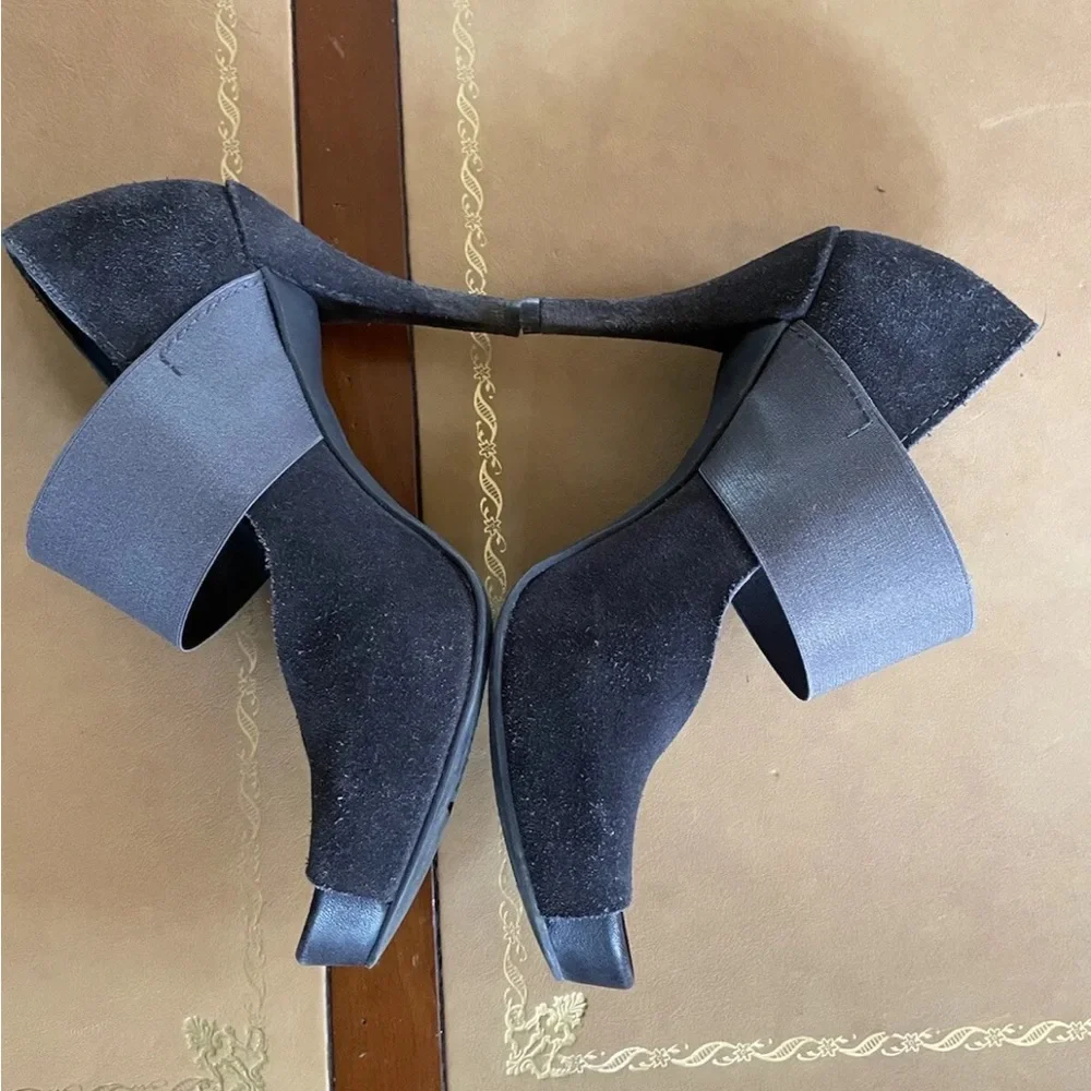 Pedro Garcia Banded Covered Platform Suede‎ Peep Toe Heel in Gray Suede 37 1/2